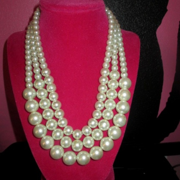Costume Breakfast at Tiffany's Replica Necklace - Picture 5 of 6